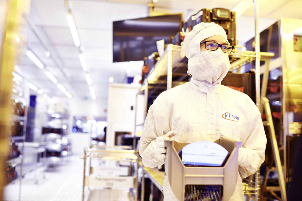 lowres-infineon_villach_reinraum_271.jpg