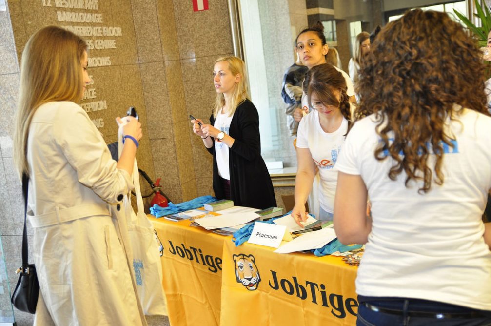 � 1 �� 3-�� �����������: WEB, DATABASE � MOBILE &amp; HANDS-ON EXPERIENCE �� �� ���������� ����������-��������� � ������������ ������� �� BeIT