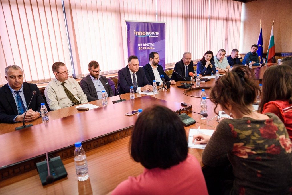 ����� ������� �������� ��� ������� �� ������ Innowave Summit 2019